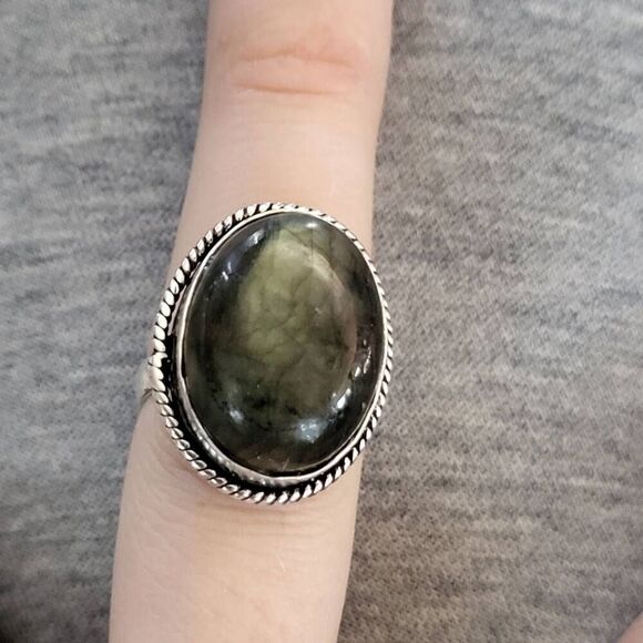 Size 7 silver striated labradorite ring - Picture 1 of 4